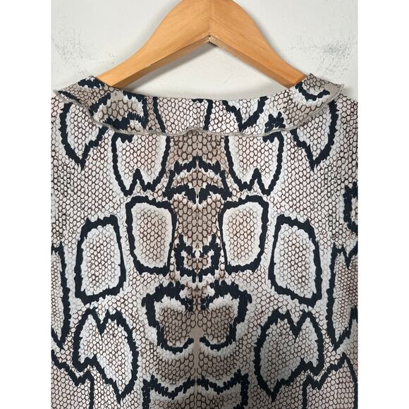 Cabi Serpentine Wide Cuff Blouse Womens Sz XS Snake Print Ruffle - Picture 7 of 11